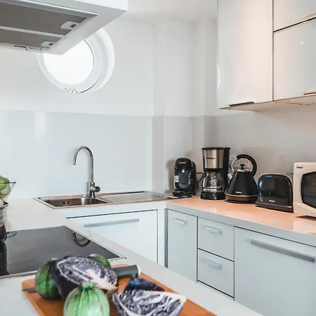 Beachfront Thalassa Apartment *