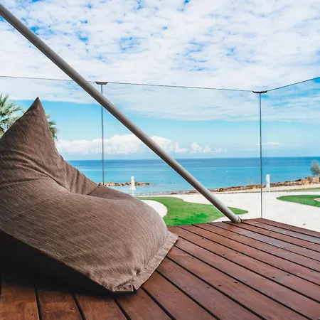 Beachfront Thalassa Apartment *